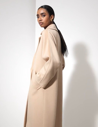 Manteau à double boutonnage...