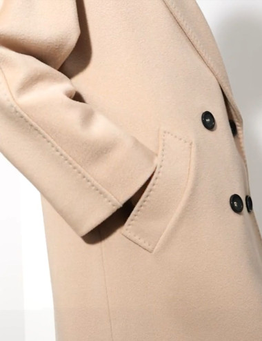 Manteau à double boutonnage...