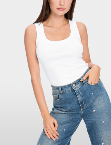Camisole blanche finement...