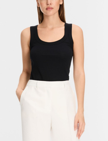 Camisole noire finement...