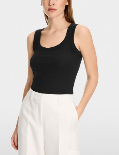 Camisole noire finement...