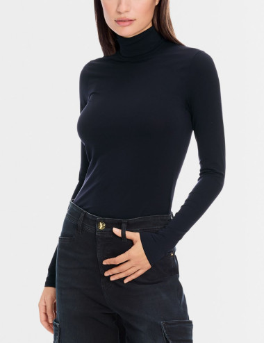 Délicat pull à col roulé...