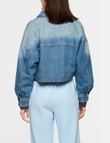 Veste courte en jean avec...