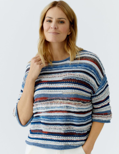 Pull confectionné dans un...